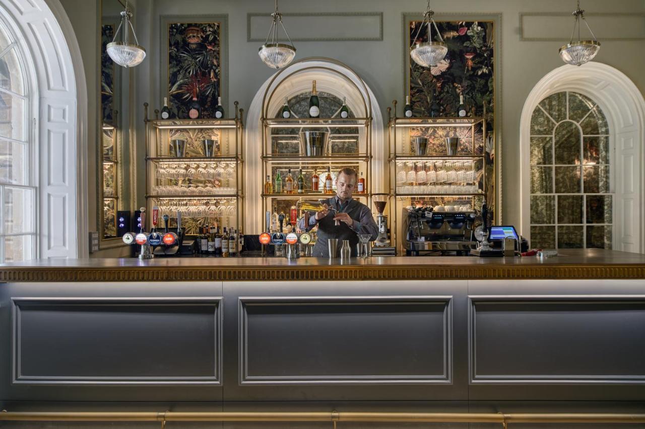 Ensana Buxton Crescent Hotel Kültér fotó The bar at the National Café